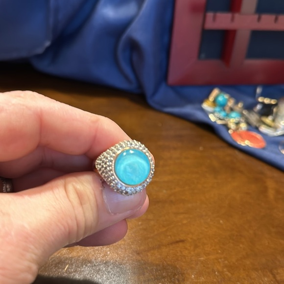 Beautiful women’s opal with crystals all around sparkling - Picture 3 of 3